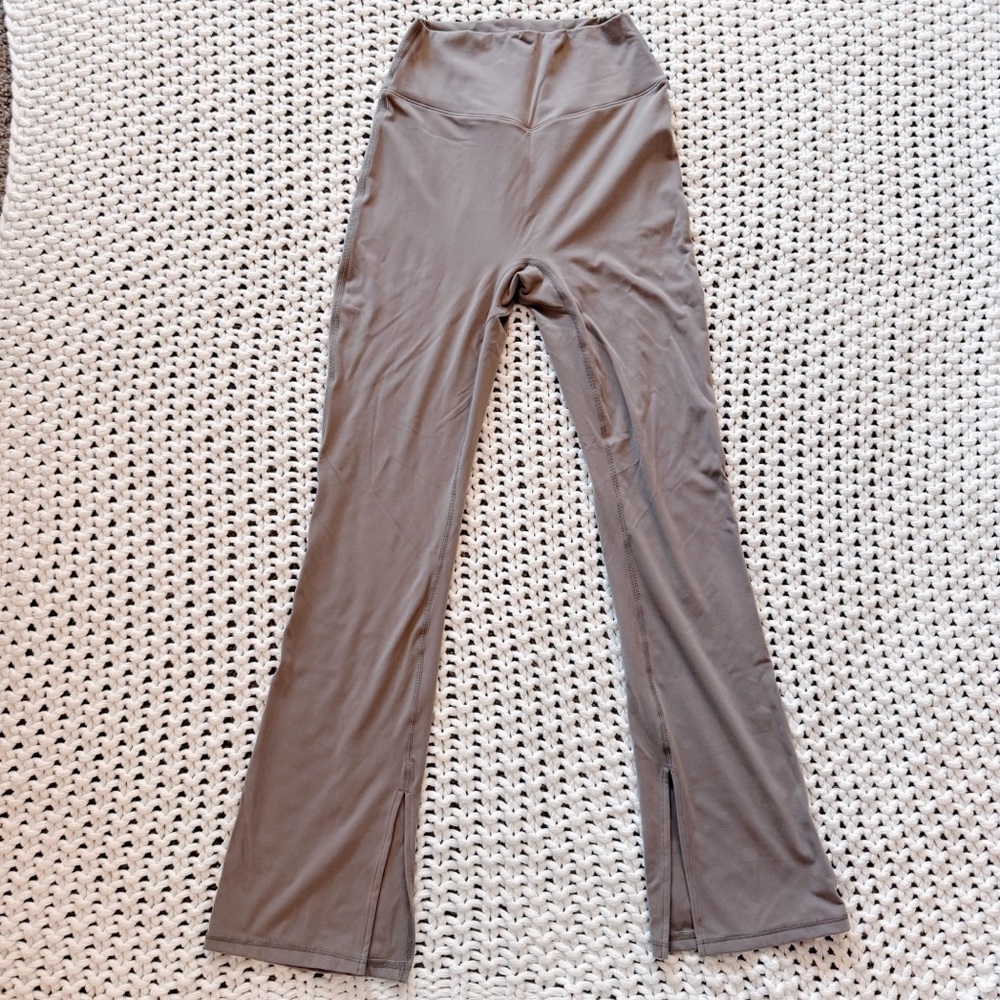 BuffBunny Rosa Bootcut leggings in Chai